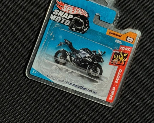 The Pocket Garage: 1:64 Scale Blister Pack Key Tag Keychain for Kawasaki NINJA400