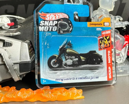 The Pocket Garage: 1:64 Scale Blister Pack Key Tag Keychain for BMW R18