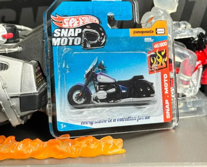 The Pocket Garage: 1:64 Scale Blister Pack Key Tag Keychain for BMW R18