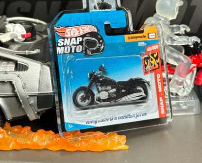 The Pocket Garage: 1:64 Scale Blister Pack Key Tag Keychain for BMW R18