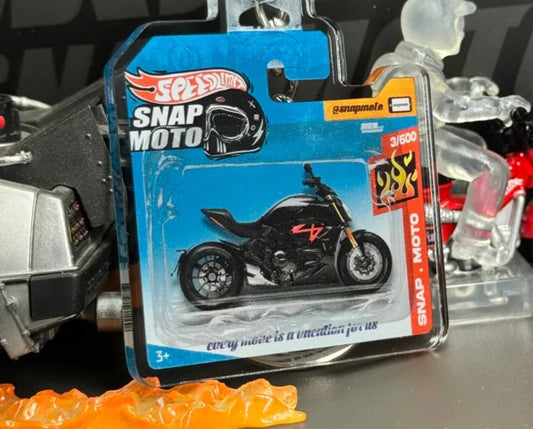 The Pocket Garage: 1:64 Scale Blister Pack Key Tag Keychain for Ducati Diavel1260S