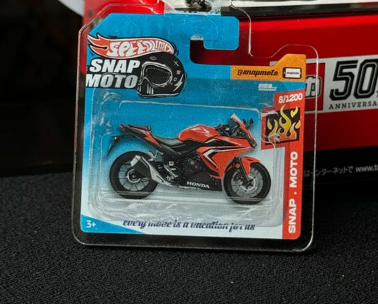 The Pocket Garage: 1:64 Scale Blister Pack Key Tag Keychain for Honda CBR400R
