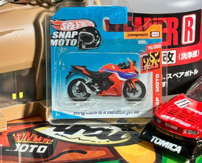 The Pocket Garage: 1:64 Scale Blister Pack Key Tag Keychain for Honda CBR400R