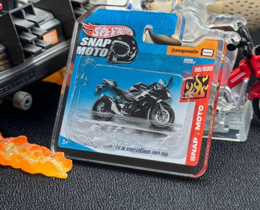 The Pocket Garage: 1:64 Scale Blister Pack Key Tag Keychain for Kawasaki NINJA400