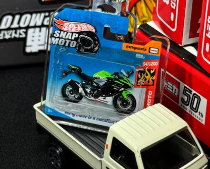The Pocket Garage: 1:64 Scale Blister Pack Key Tag Keychain for Kawasaki NINJA400