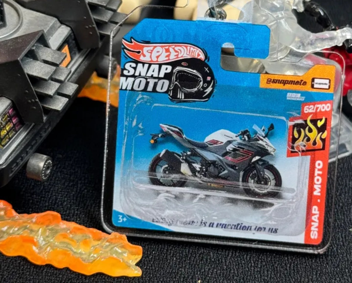 The Pocket Garage: 1:64 Scale Blister Pack Key Tag Keychain for Kawasaki NINJA400
