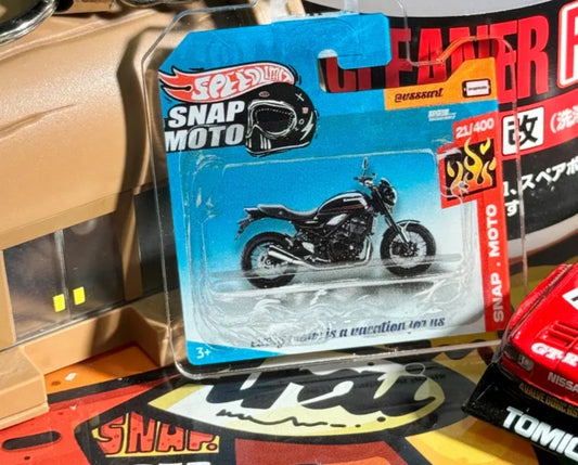 The Pocket Garage: 1:64 Scale Blister Pack Key Tag Keychain for Kawasaki Z900RS