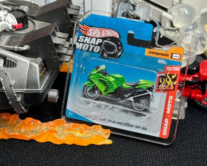 The Pocket Garage: 1:64 Scale Blister Pack Key Tag Keychain for Kawasaki ZX14R